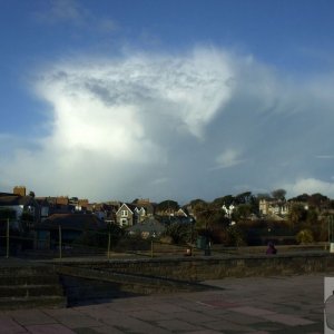 An impressive cloud! Indicating rain, no doubt!