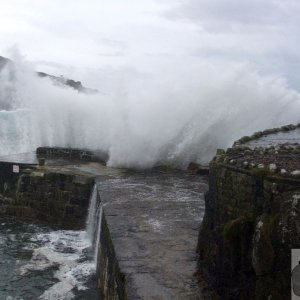 Lamorna Cove Quay takes a bashing - 28th Dec, 2009