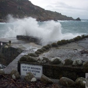 Lamorna Cove Quay takes a bashing - 28th Dec, 2009