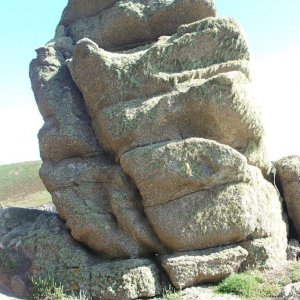 Nanjizel -  an interesting boss of eroded granite by the path