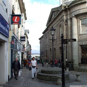 Market House, Feb., 2007, and seating - removed since