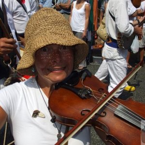 Julie on the fiddle again! {The Golowan Band]