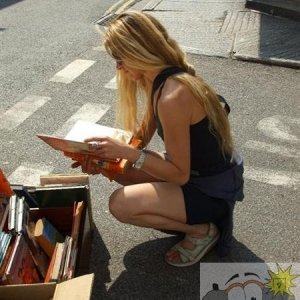 Studious blonde, Chapel St. - MAZEY DAY - 26JUN10