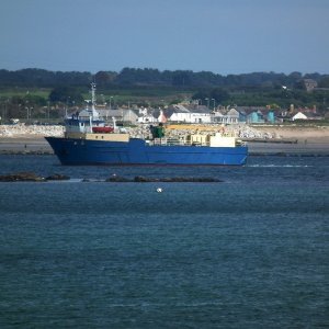 Gry Maritha slowly approaches the quay.