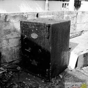 Old Safe, South Place Folly