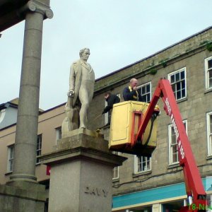 Humphry Davy has a shower