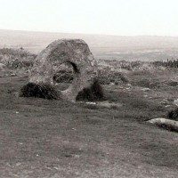 men-an-tol