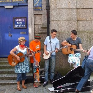 Mazey Buskers