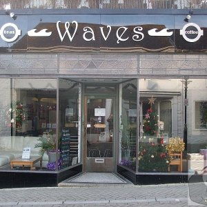 Waves cafe