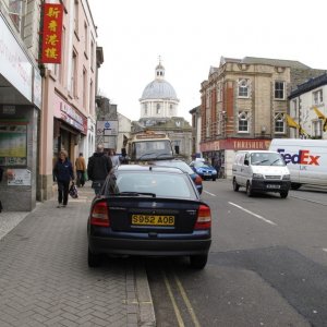 WHAT IS THE PRINCIPLE OF THE DOUBLE YELLOW LINES