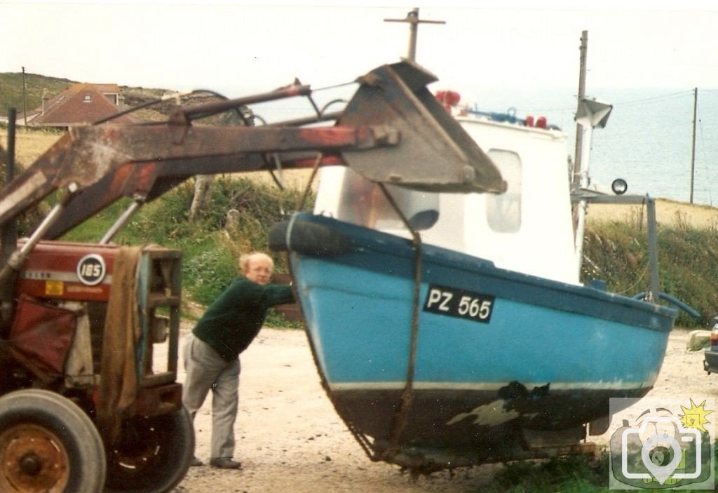 Boat going onto trailer.