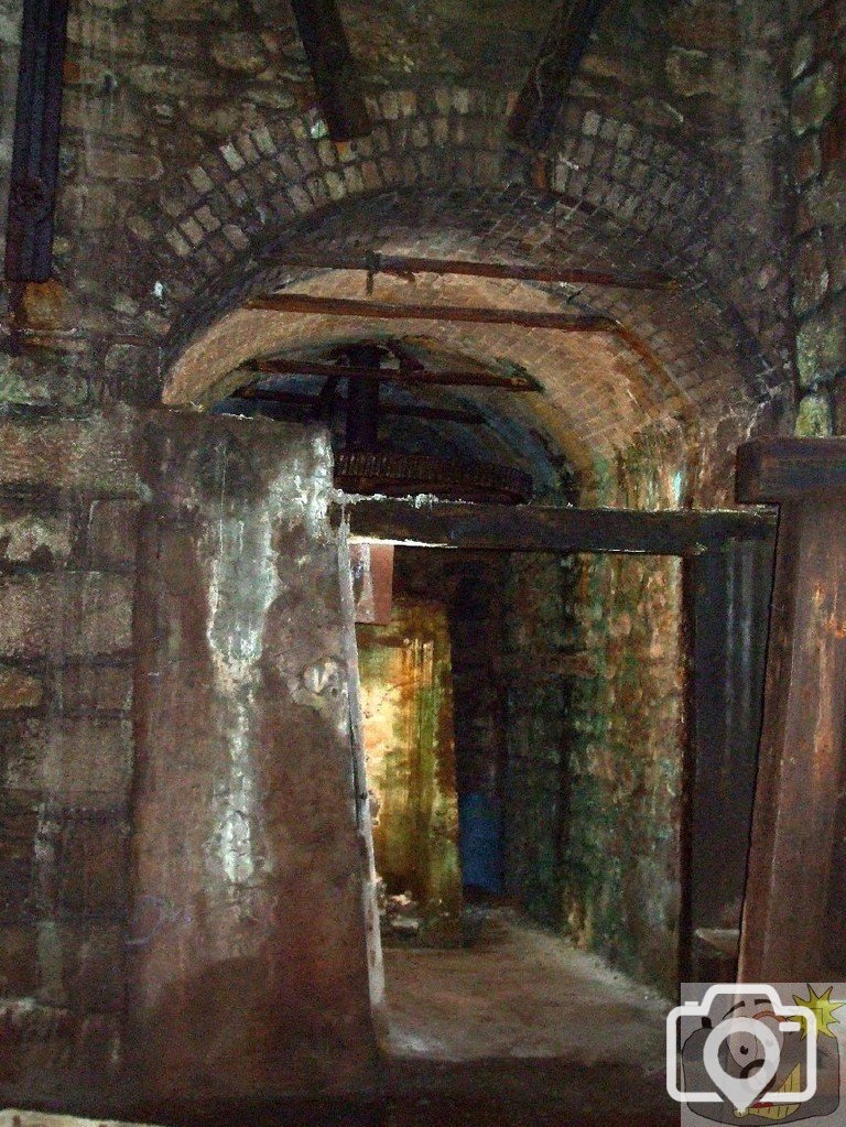 Calciner for decontaminating the cassiterite (tin ore)