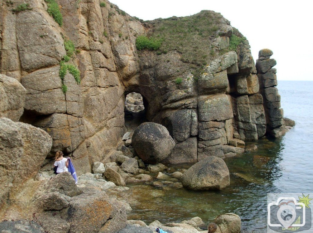 Castellate granite at Porthgwarra - 11Aug10