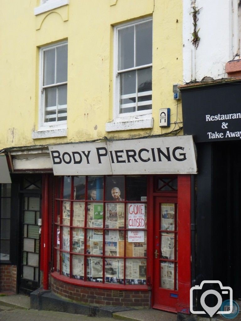 DV8 Body piercing