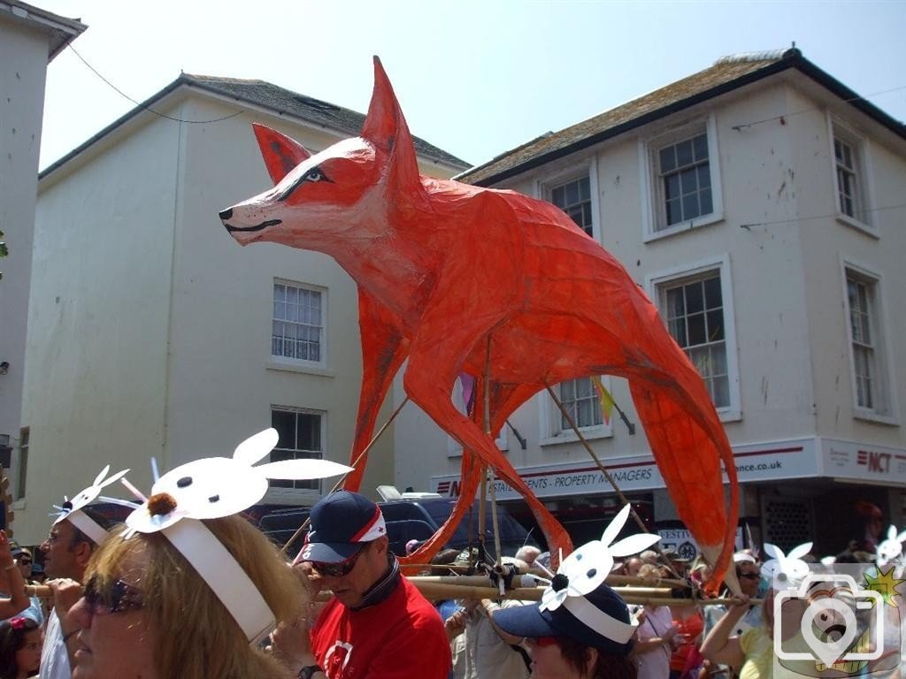 Fox and rabbits - Mazey Day - 26Jun10