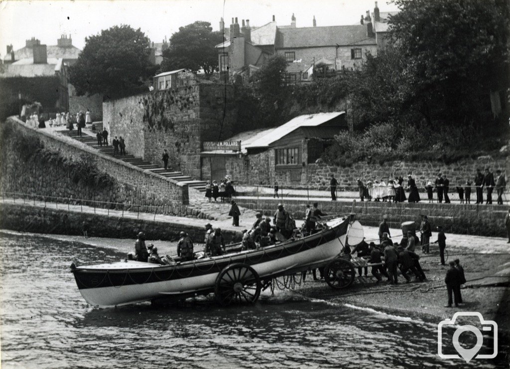 Launching lifeboat Elizabeth & Blanche