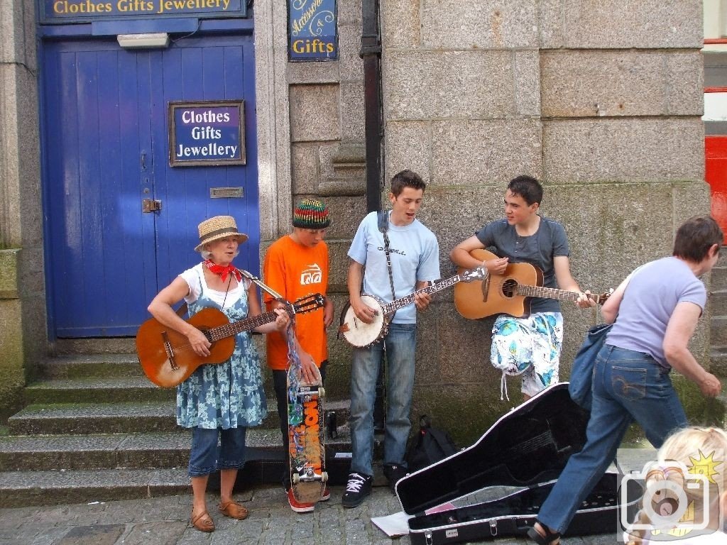 Mazey Buskers