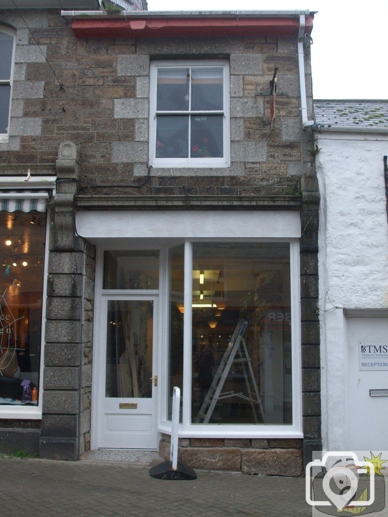 New shop front for Knit Wits