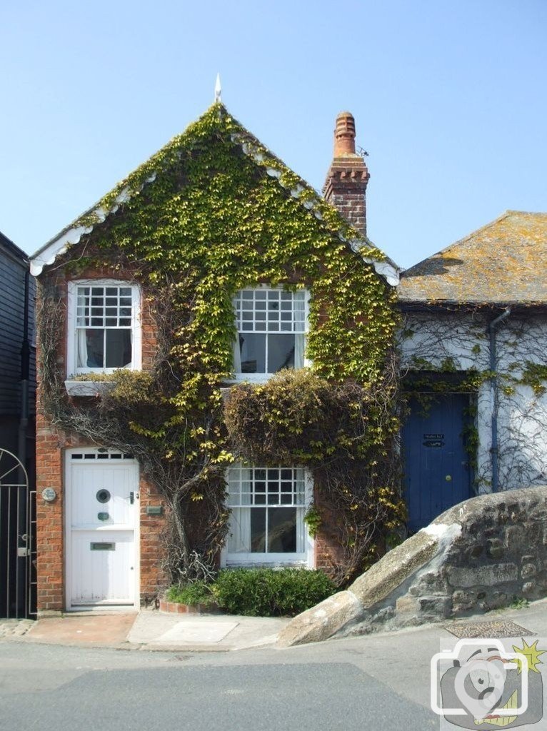 Red brick at St Ives - not your typical Cornish house!