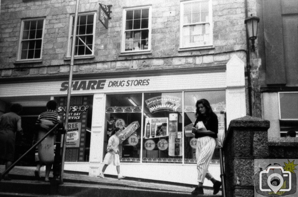 Share - Drug Store, Top of The Terrace