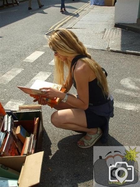 Studious blonde, Chapel St. - MAZEY DAY - 26JUN10