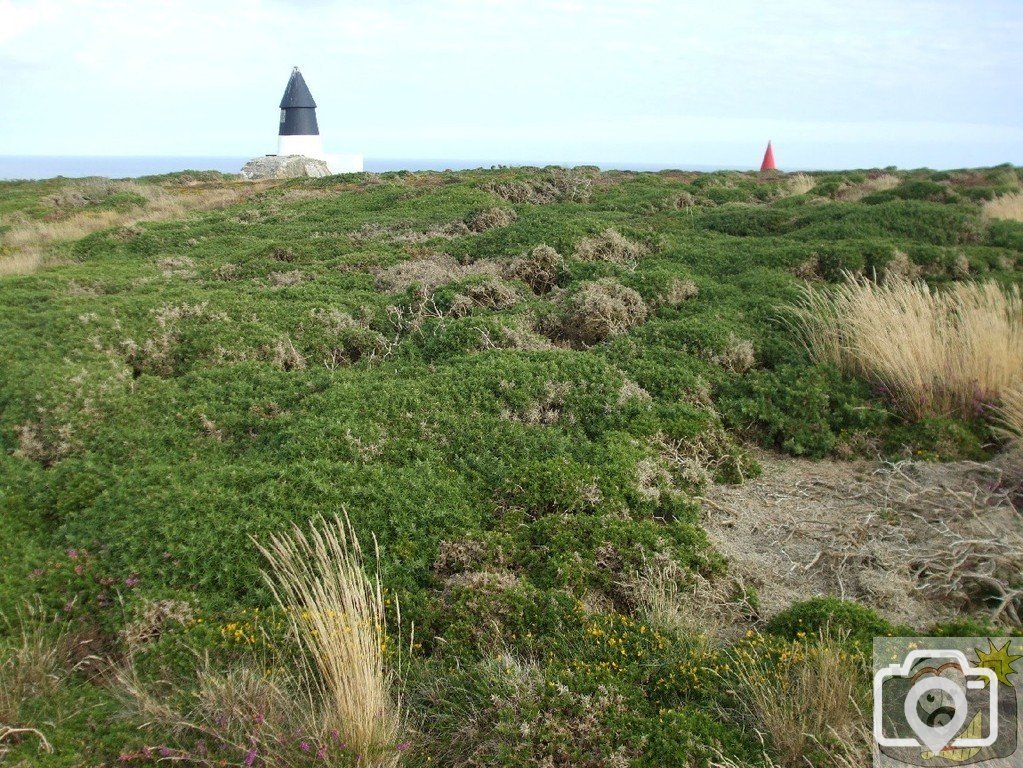 The daymarks at Gwennap Head - 11Aug10