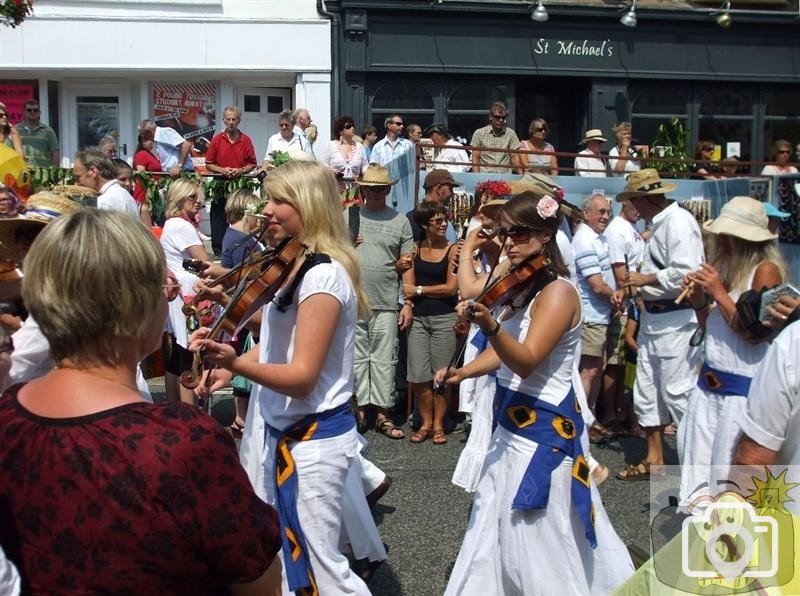 THE GOLOWAN BAND - MAZEY DAY - 26JUN10