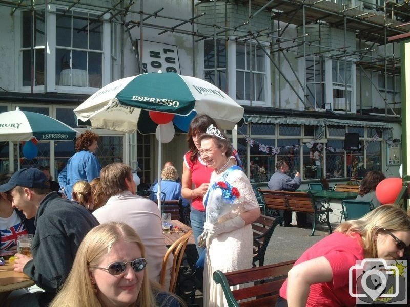 The Queen Drops into the Lugger for a Pint!