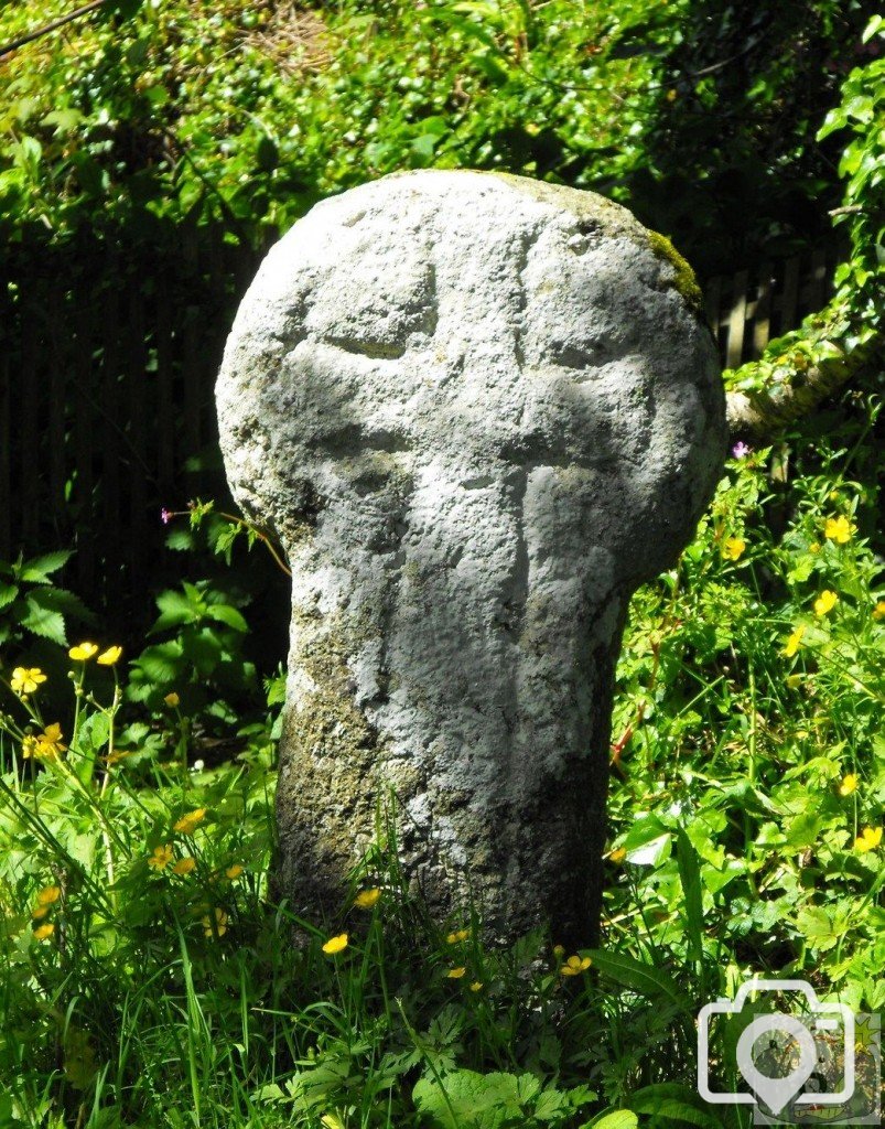 Vellansaga Cross