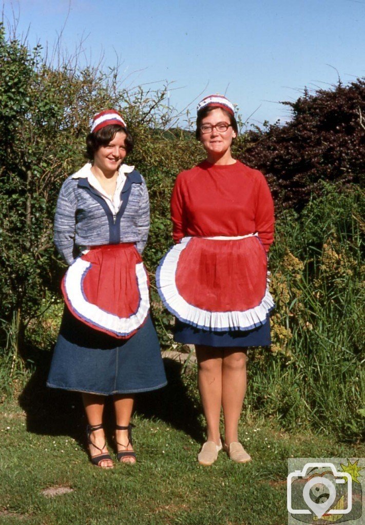Waitresses of Carnwether's G.Hse, Pelistry, St Mary's, Scilly