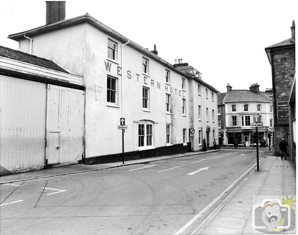 Western Hotel, Clarence Street