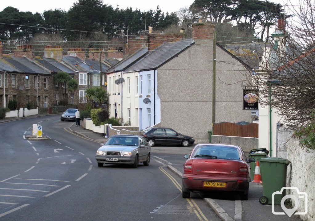 WHAT IS THE PRINCIPLE OF THE DOUBLE YELLOW LINES