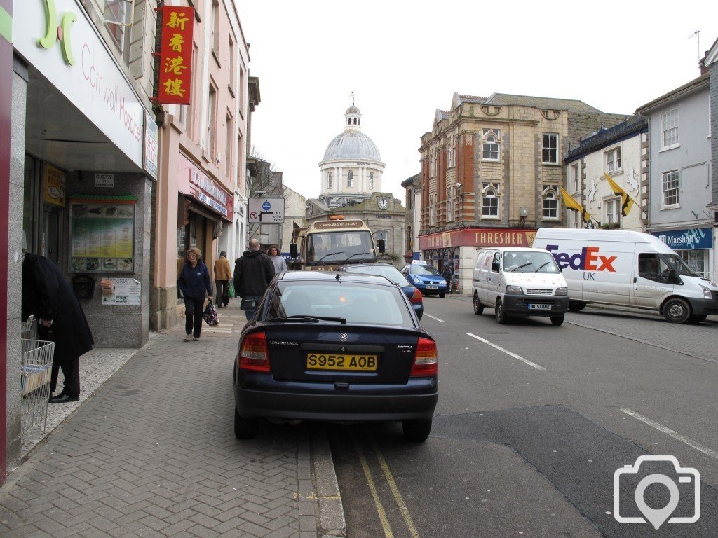 WHAT IS THE PRINCIPLE OF THE DOUBLE YELLOW LINES