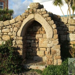Ancient arch, St Anthony's Gardens (2nd View) - 10th Dec., 2007