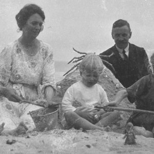 Ludlow Family outing at Sennen 1923
