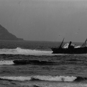 The Carmania II Ashore on Kirk Rocks.jpg