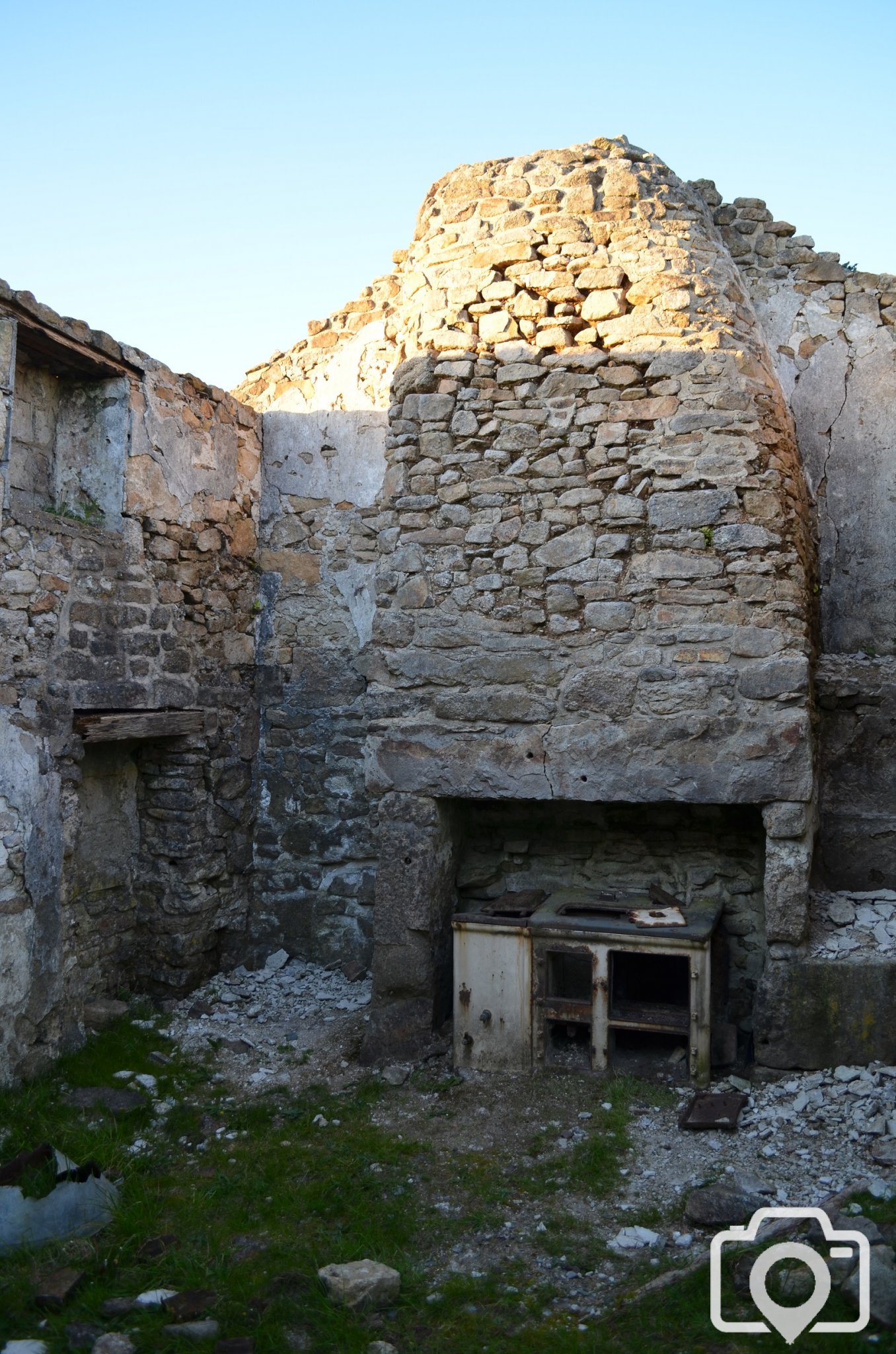 Fireplace Castle-an-Dinas Cottage