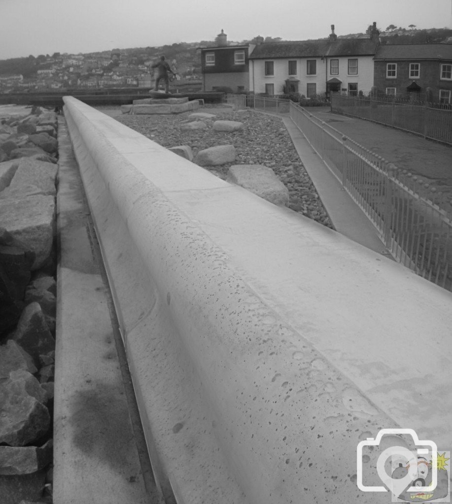 Sea wall by the fisherman statue