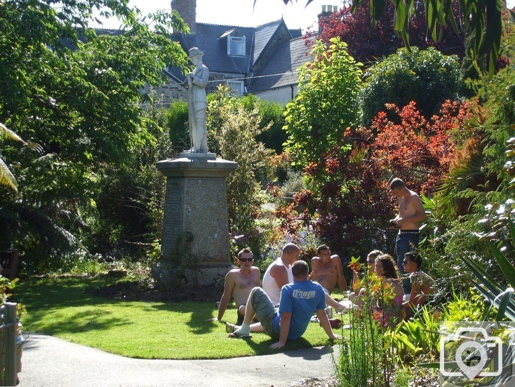 Still more young folk in Morrab Gdns - 22May10