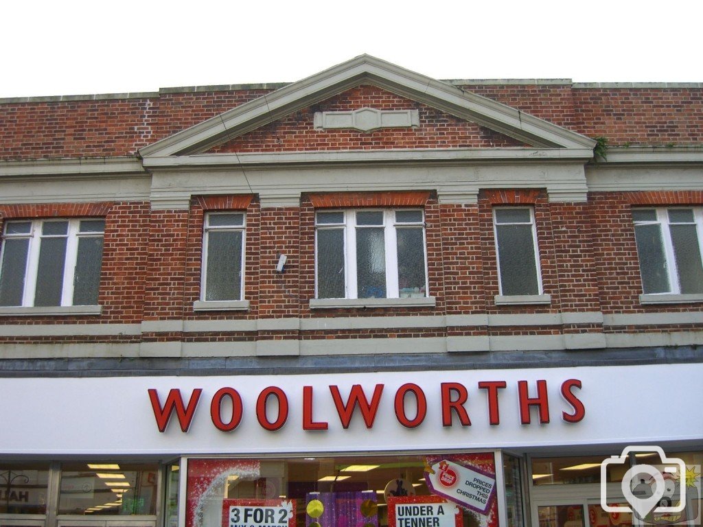 Woolworths goes into Administration
