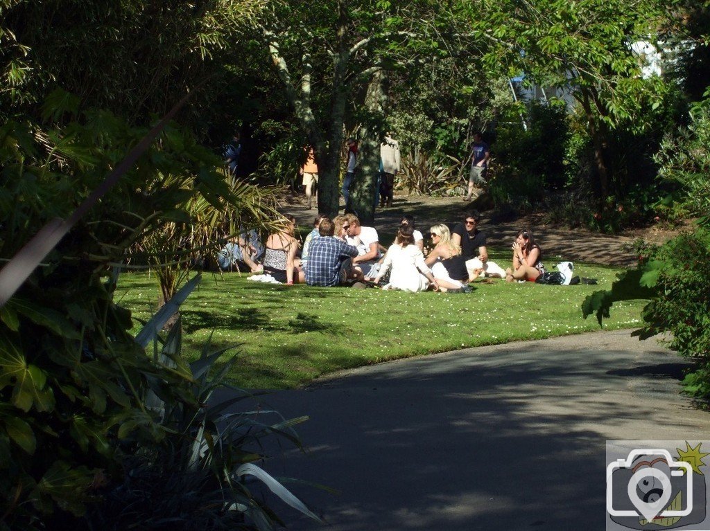 Young folk enjoying the Gardens - 22May10